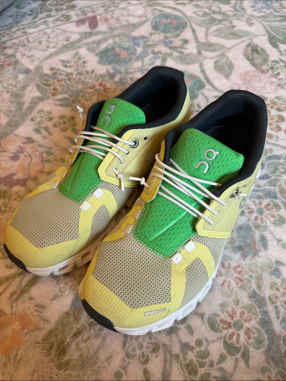 On Running On Cloud Sneakers